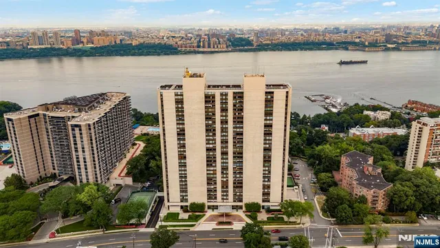 $998,000 | 1500 Palisade Avenue, Unit 28F, Fort Lee, NJ 07024