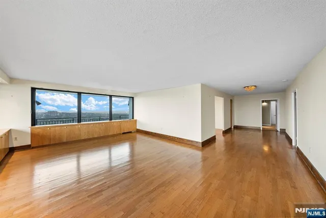 $998,000 | 1500 Palisade Avenue, Unit 28F, Fort Lee, NJ 07024