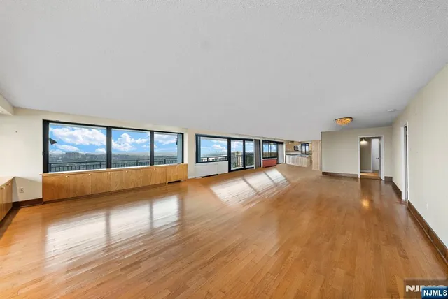 $998,000 | 1500 Palisade Avenue, Unit 28F, Fort Lee, NJ 07024