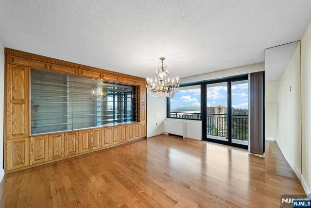 $998,000 | 1500 Palisade Avenue, Unit 28F, Fort Lee, NJ 07024