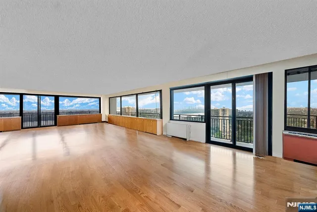 $998,000 | 1500 Palisade Avenue, Unit 28F, Fort Lee, NJ 07024