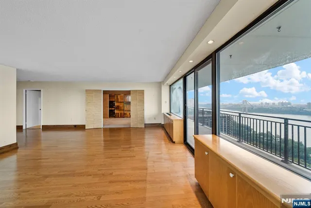 $998,000 | 1500 Palisade Avenue, Unit 28F, Fort Lee, NJ 07024