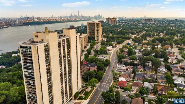 $998,000 | 1500 Palisade Avenue, Unit 28F, Fort Lee, NJ 07024