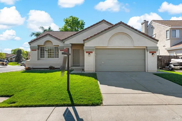 $620,000 | 212 Laurelwood Way, Vacaville, CA 95687
