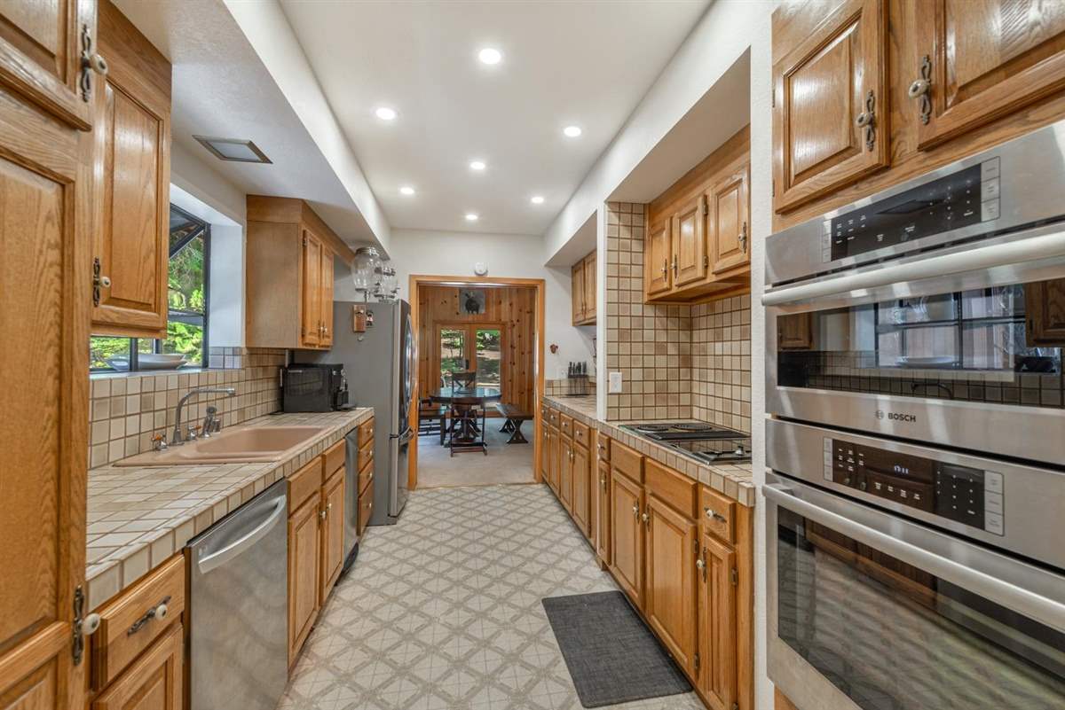 14362 Tyrol Road Truckee, CA 96161 - Photo 9 of 21 Gallery Image 9