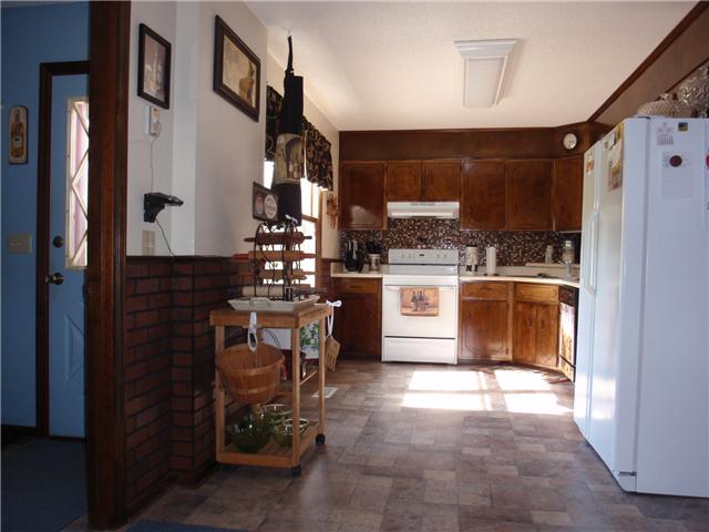 656 Grays Bend Road Centerville, TN 37033 - Photo 3 of 20
