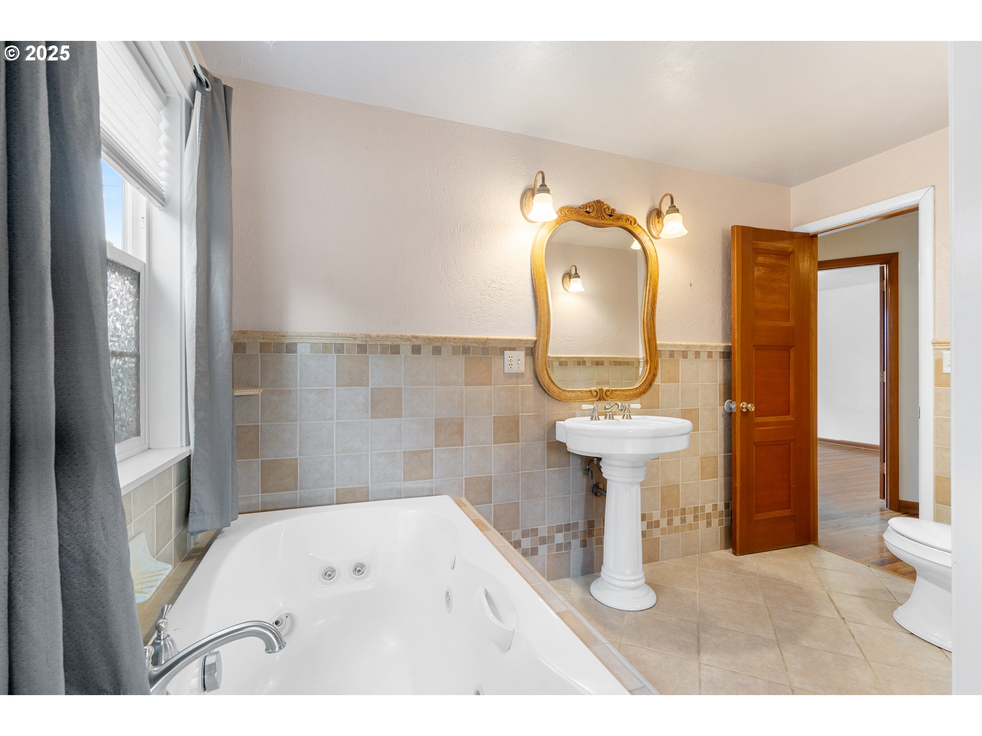 1897 Chelan Street Northeast Keizer, OR 97303 - Photo 17 of 39 a bathroom with a sink toilet and shower