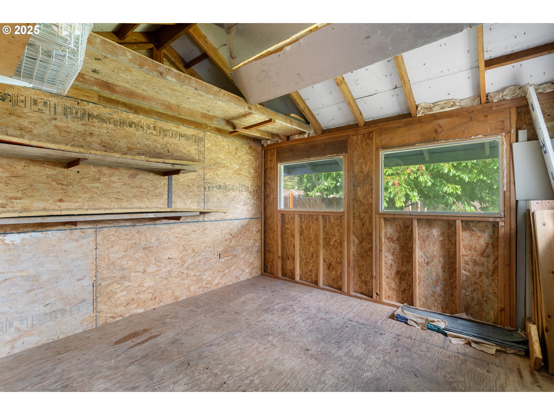 1897 Chelan Street Northeast Keizer, OR 97303 - Photo 31 of 39 a view of a garage