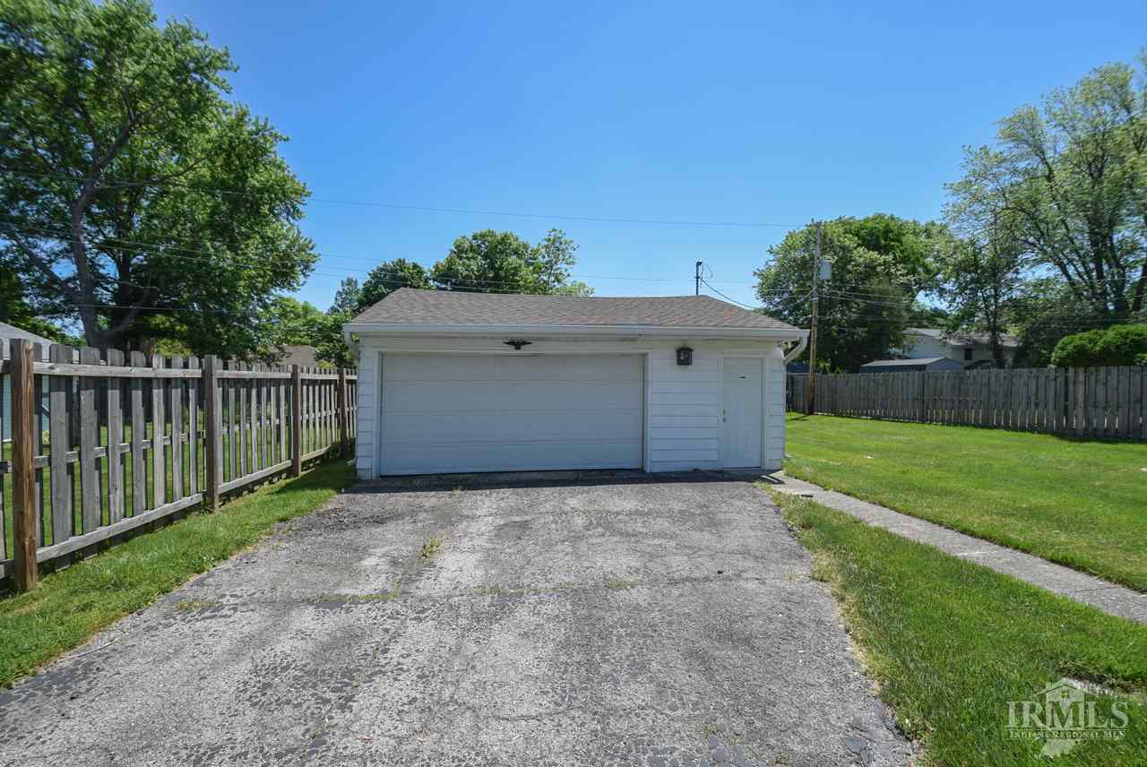 700 North Shellbark Road Muncie, IN 47304 - Photo 2 of 25