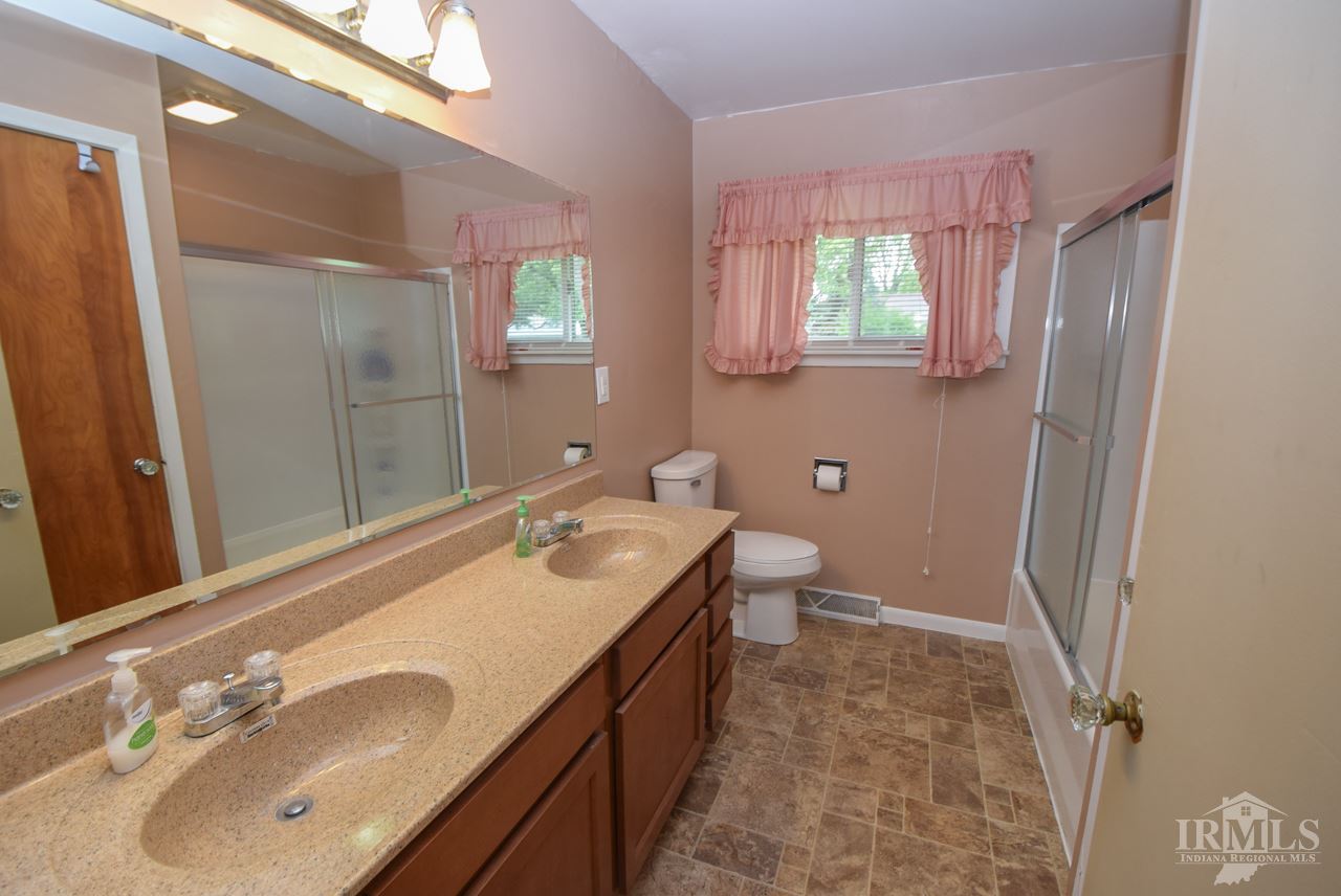 700 North Shellbark Road Muncie, IN 47304 - Photo 11 of 25