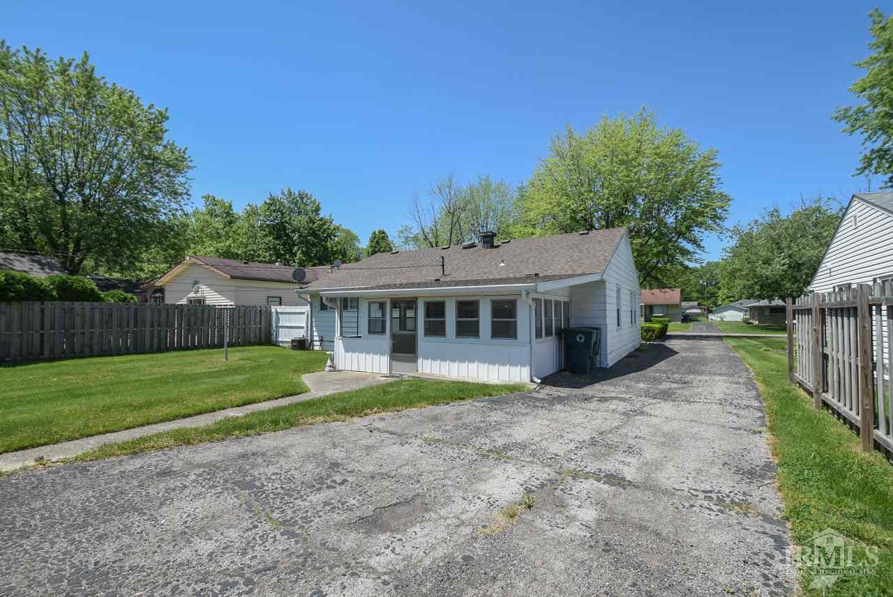 700 North Shellbark Road Muncie, IN 47304 - Photo 3 of 25