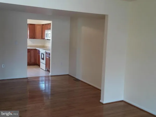 $2,600 | 3846 Gateway Terrace, Burtonsville, MD 20866