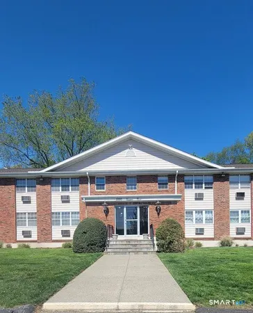 $339,900 | 1000 Knapps Highway, Unit 14, Fairfield, CT 06825