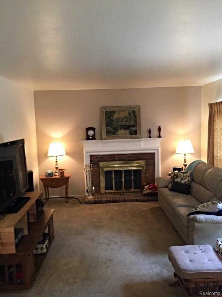 524 Bolinger Street Rochester, MI 48307 - Photo 8 of 13 IMG_2797.jpg