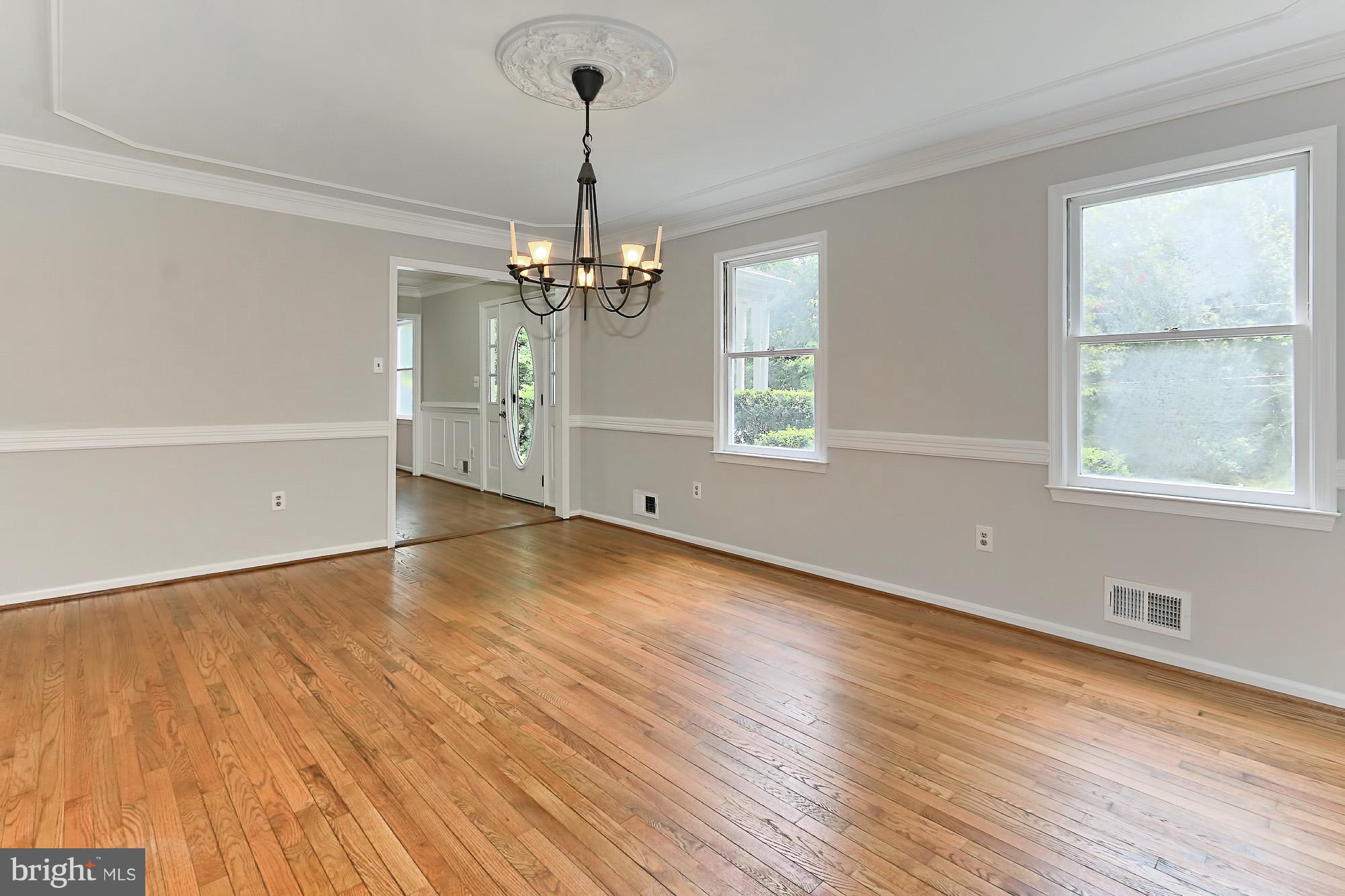 8113 Counselor Road Manassas, VA 20112 - Photo 5 of 30 Dining Room