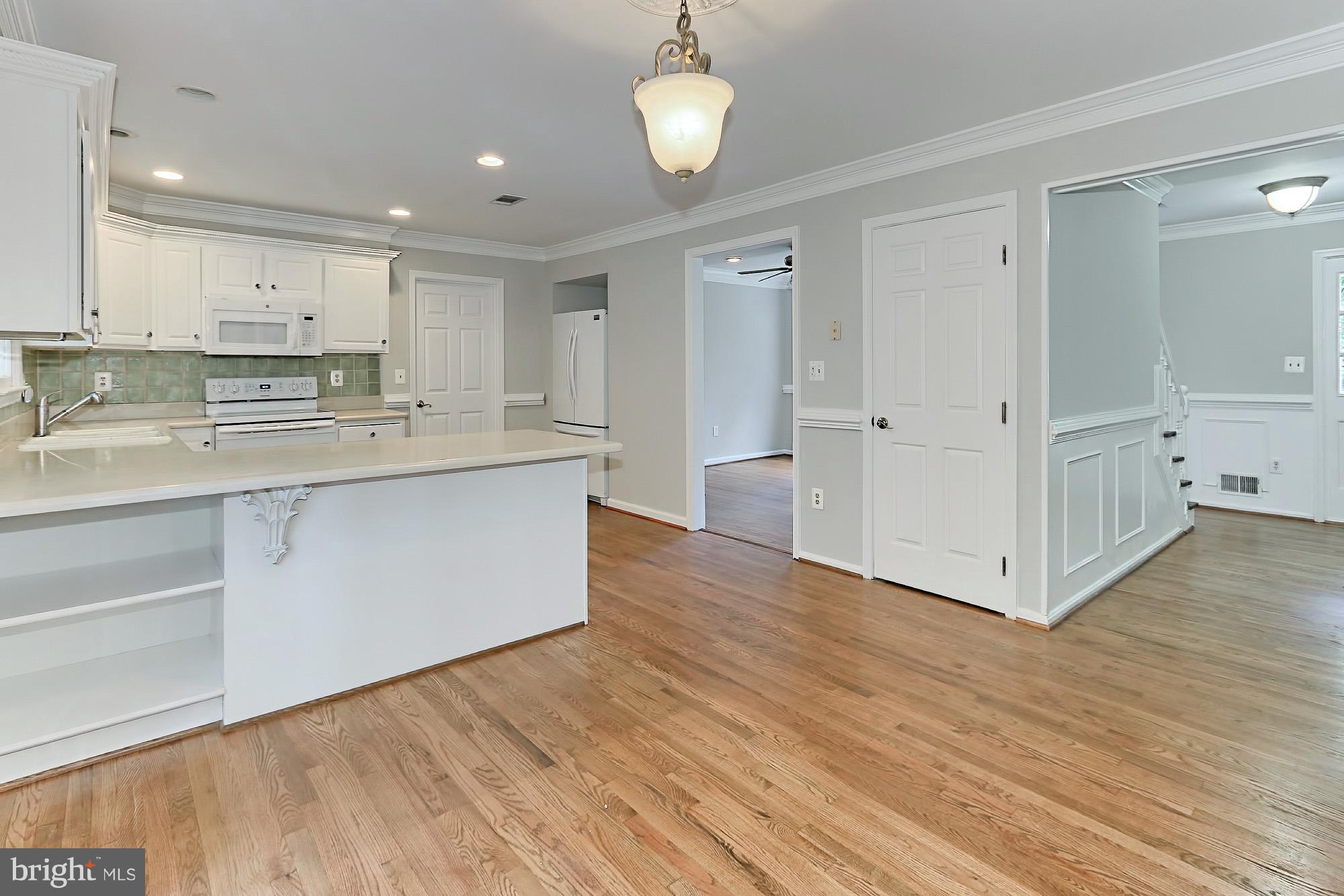 8113 Counselor Road Manassas, VA 20112 - Photo 9 of 30 Kitchen