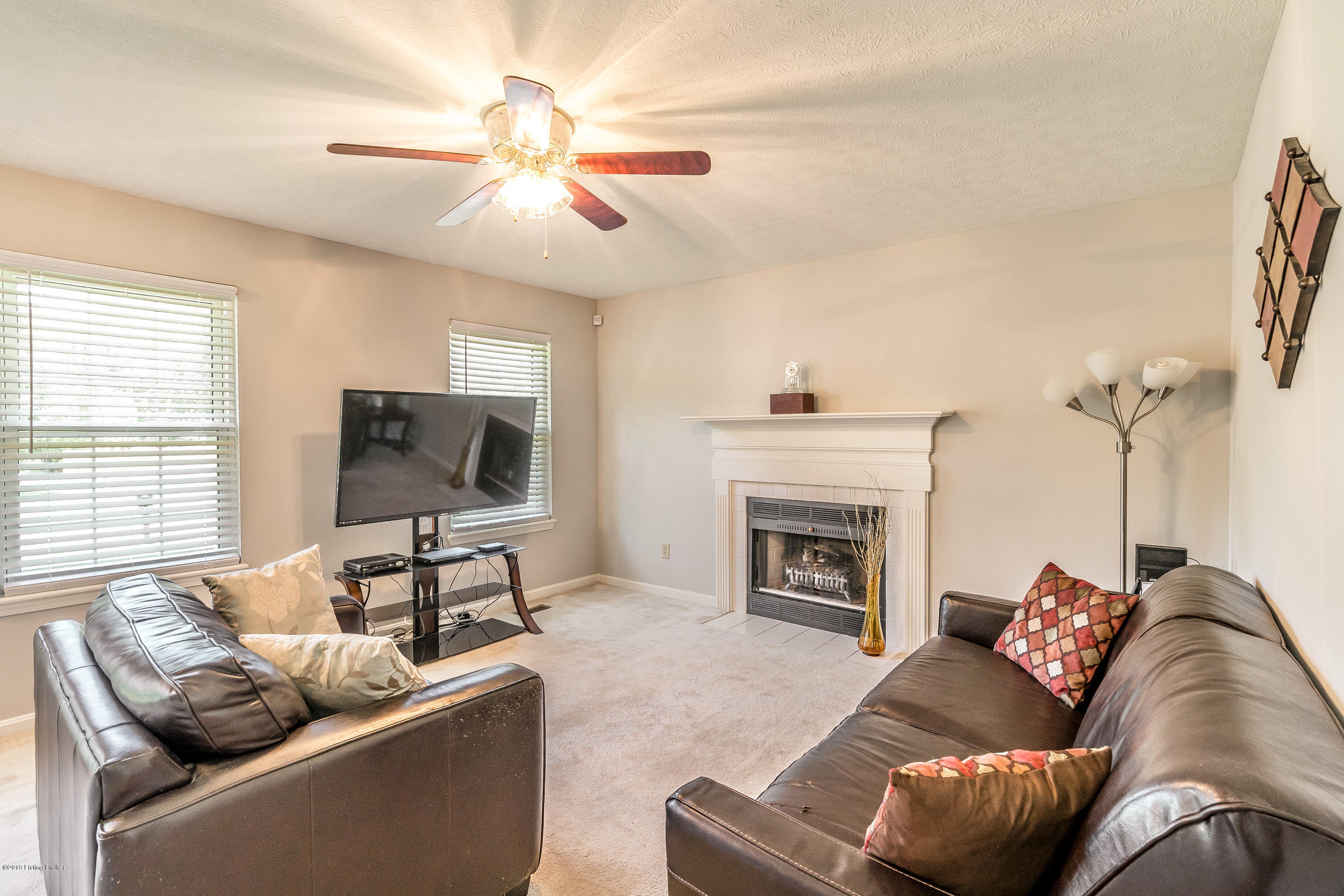 8316 Silver Fox Road Louisville, KY 40291 - Photo 4 of 48 8316 Silver Fox Rd-14