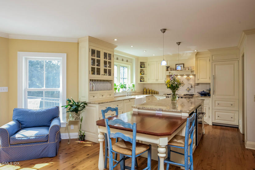 10 Palmer Terrace Riverside, CT 06878 - Photo 7 of 21 a dining room with furniture and wooden floor