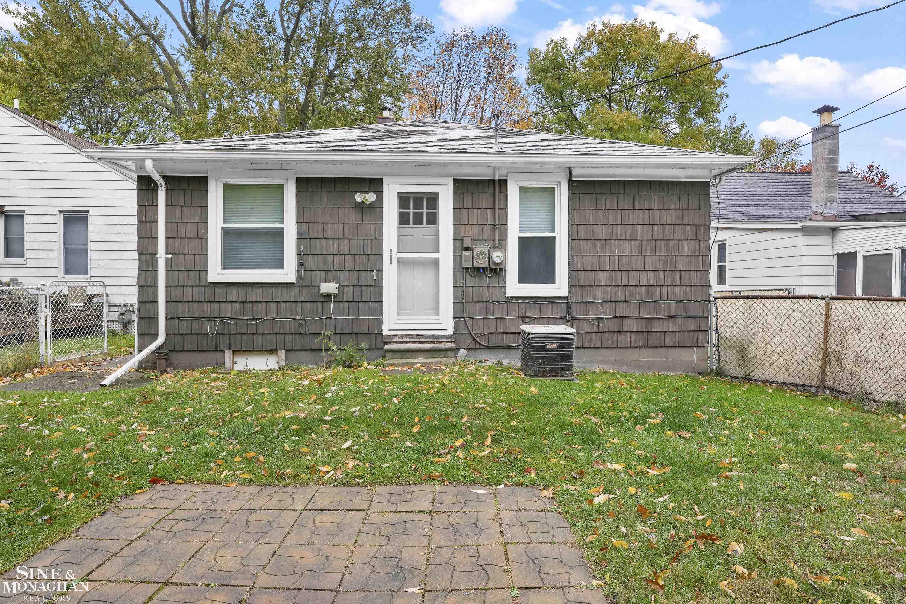2126 Ridgemont Road Grosse Pointe Woods, MI 48236 - Photo 19 of 24