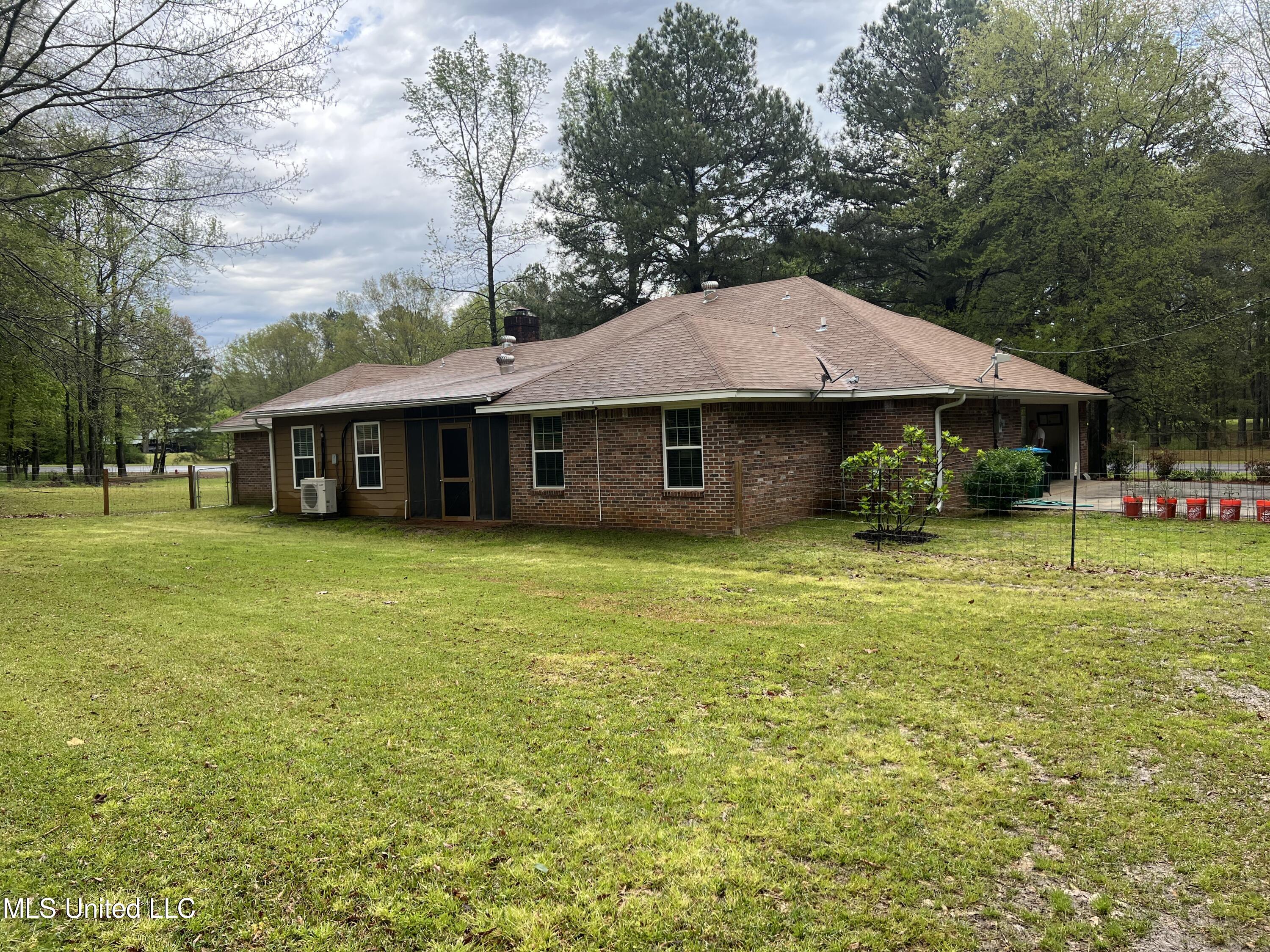 1031 Rocky Point Road Carthage, MS 39051 - Photo 18 of 19 rockpoinybackofhouse