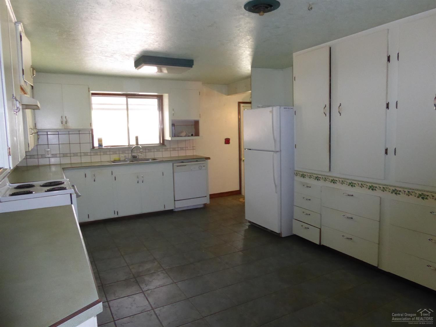 992 Northeast Loucks Road Madras, OR 97741 - Photo 2 of 16 Gallery Image 2