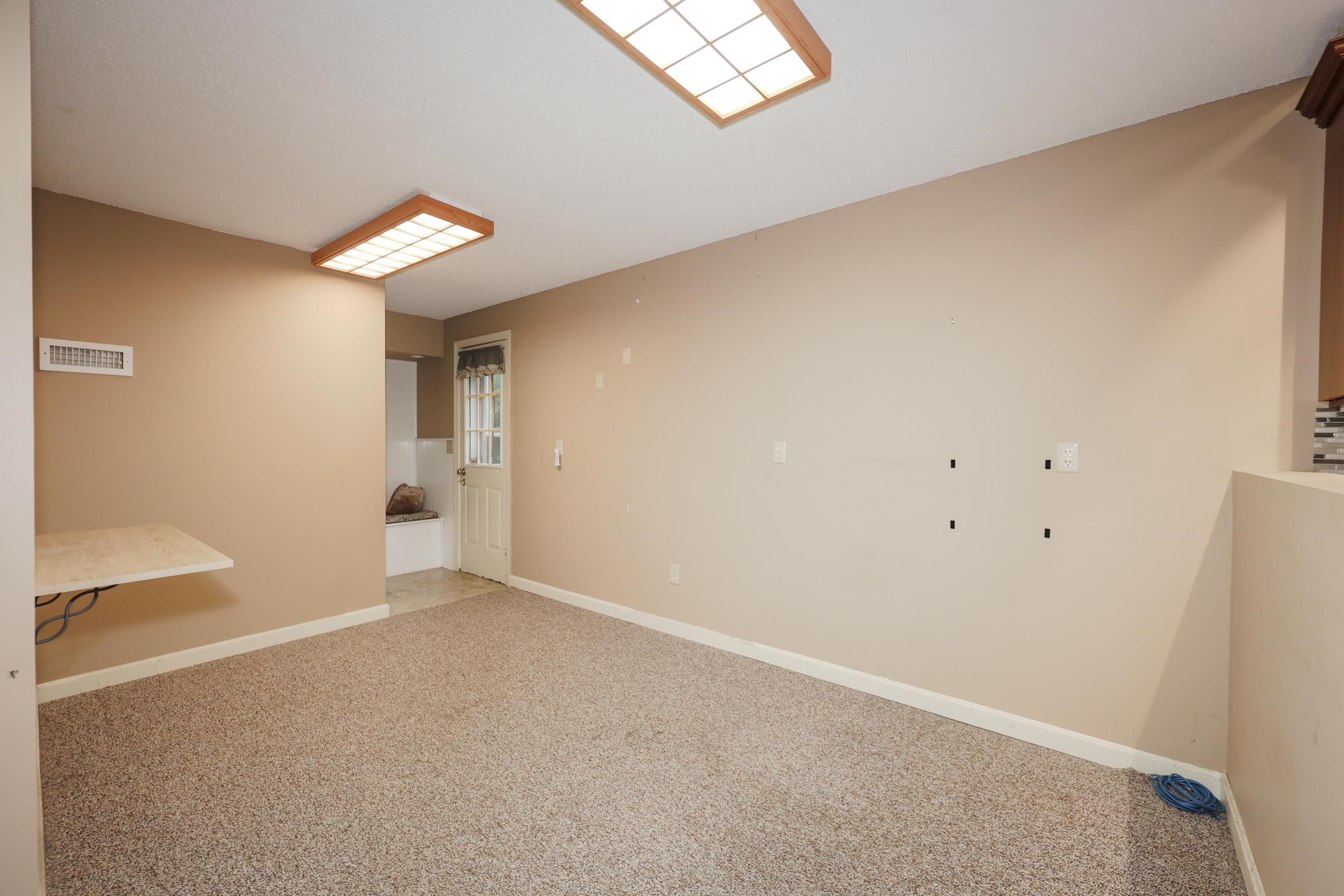 81 Meadow Fox Lane Chester, NH 03036 - Photo 4 of 33