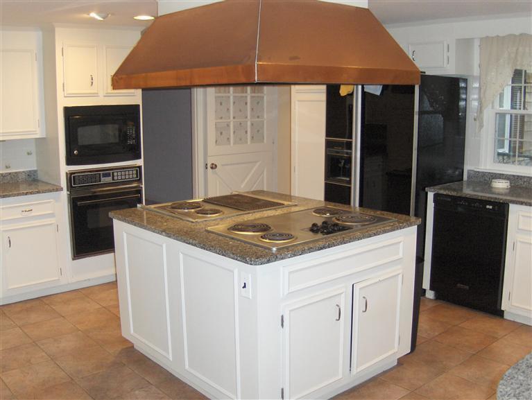 110 Round Cove Road Chatham, MA 02633 - Photo 5 of 16 a kitchen that has a sink and a stove in it