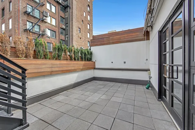 $4,895,000 | 74 Warren Street, Unit PH5W | TriBeCa