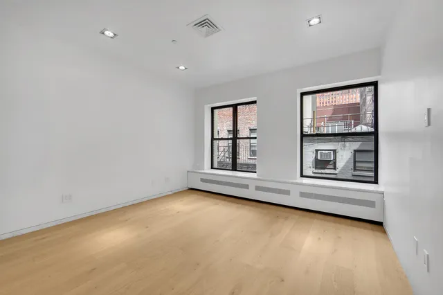 $4,895,000 | 74 Warren Street, Unit PH5W | TriBeCa
