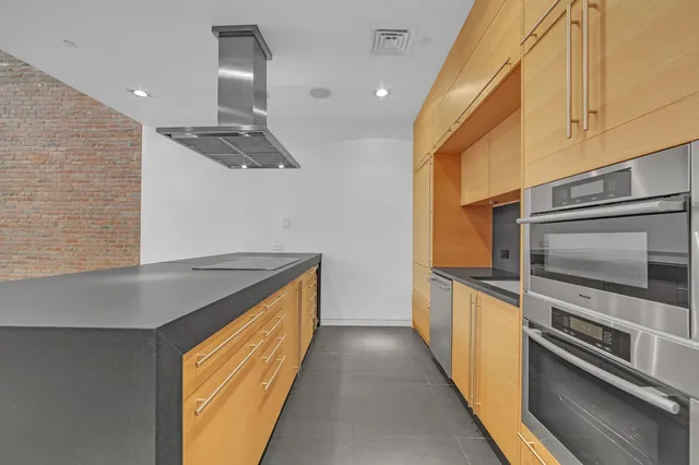 $4,895,000 | 74 Warren Street, Unit PH5W | TriBeCa