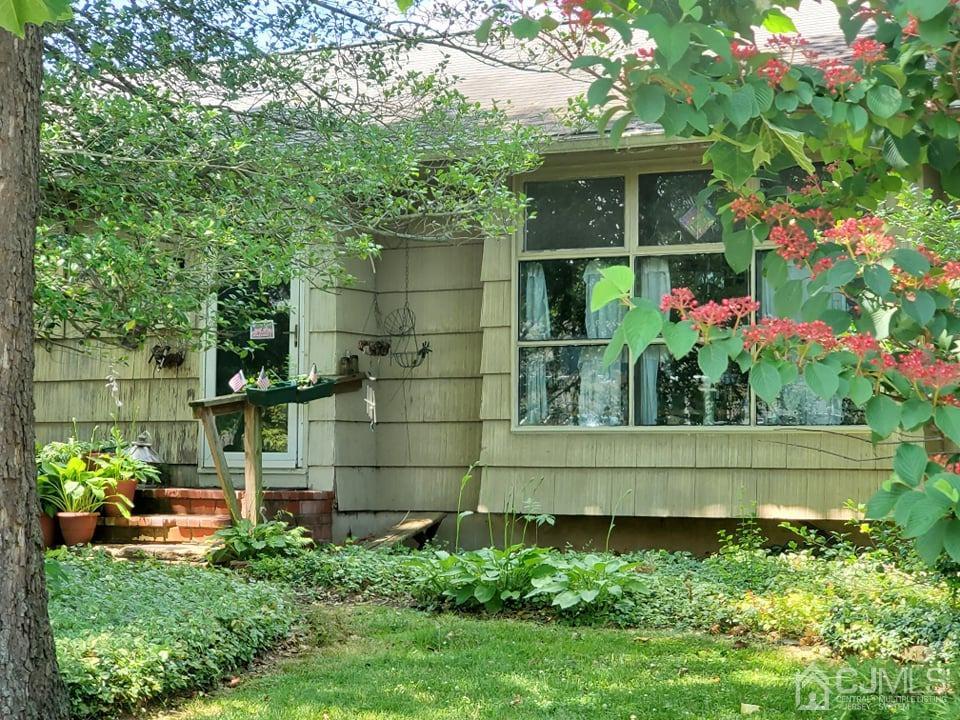 9 Richard Road East Brunswick, NJ 08816 - Photo 3 of 21 Gallery Image 3