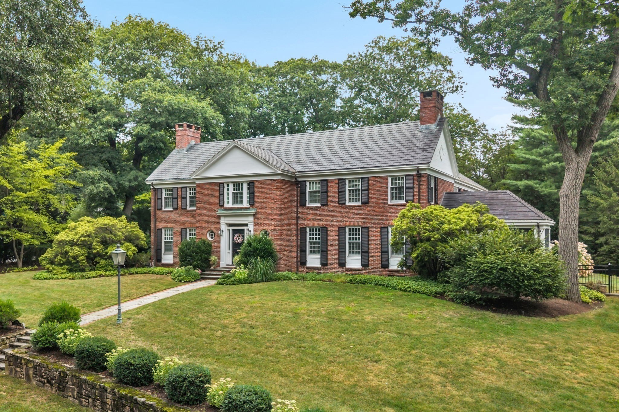 135 Edmunds Road Wellesley, MA 02481 - Photo 3 of 33 Gallery Image 3