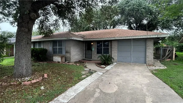 $135,000 | 1009 East Clare Street, Beeville, TX 78102