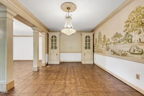 a view of a livingroom with furniture and a ceiling fan