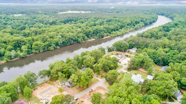 a view of a garden with a lot of house