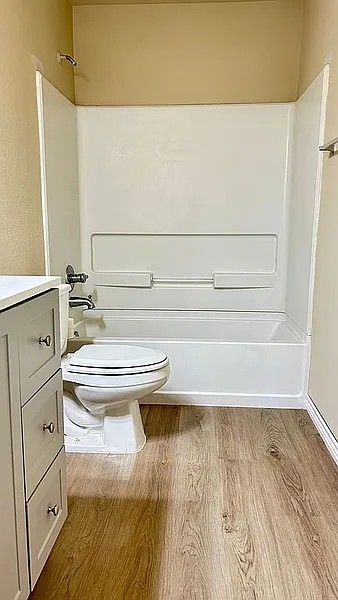 5211 Viewpoint Drive Austin, TX 78744 - Photo 21 of 29 The full bathroom on the upper level offers a nice vanity and tub.