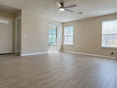 5211 Viewpoint Drive Austin, TX 78744 - Photo 4 of 29 The living room at the front of the house.