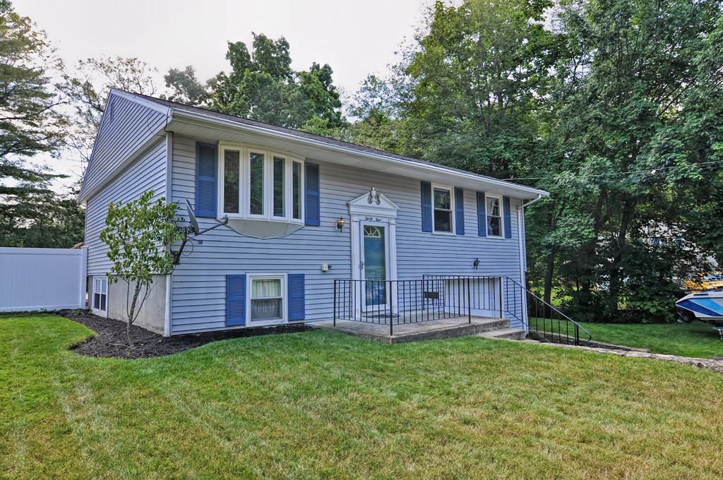 34 Robin Road Northbridge, MA 01588 - Photo 1 of 30 Gallery Image 1