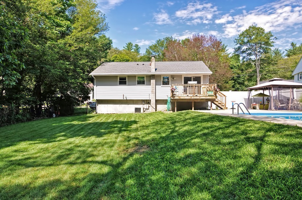 34 Robin Road Northbridge, MA 01588 - Photo 4 of 30 Gallery Image 4