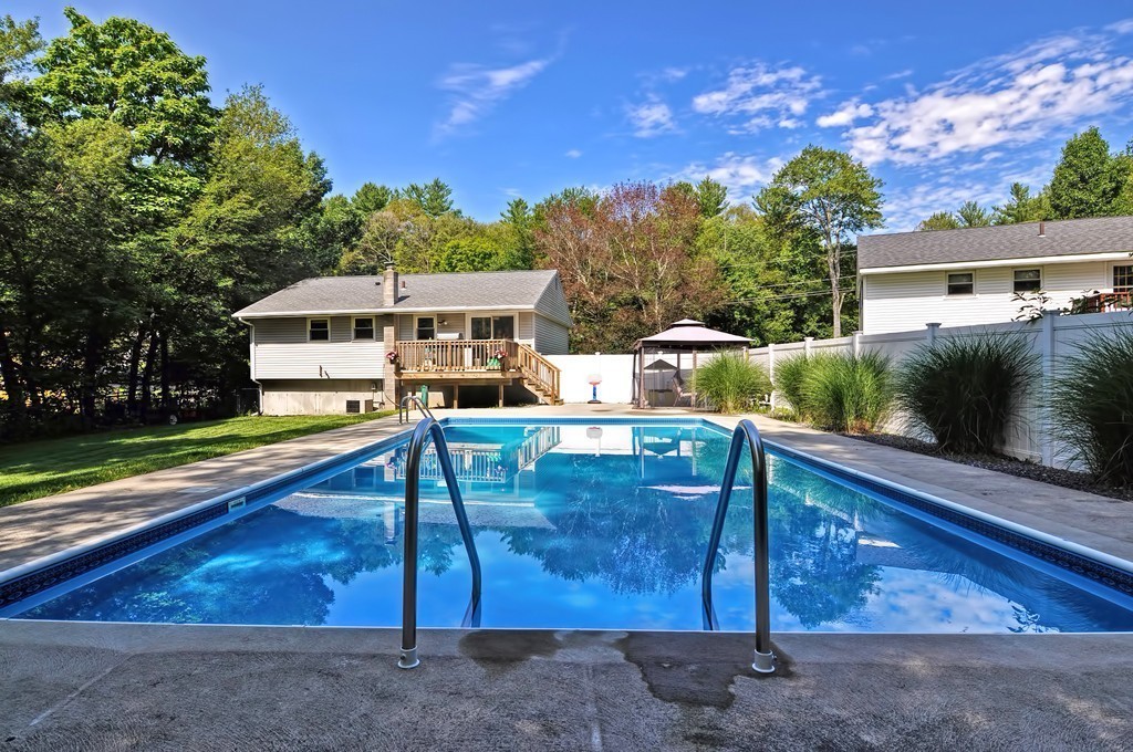 34 Robin Road Northbridge, MA 01588 - Photo 5 of 30 Gallery Image 5