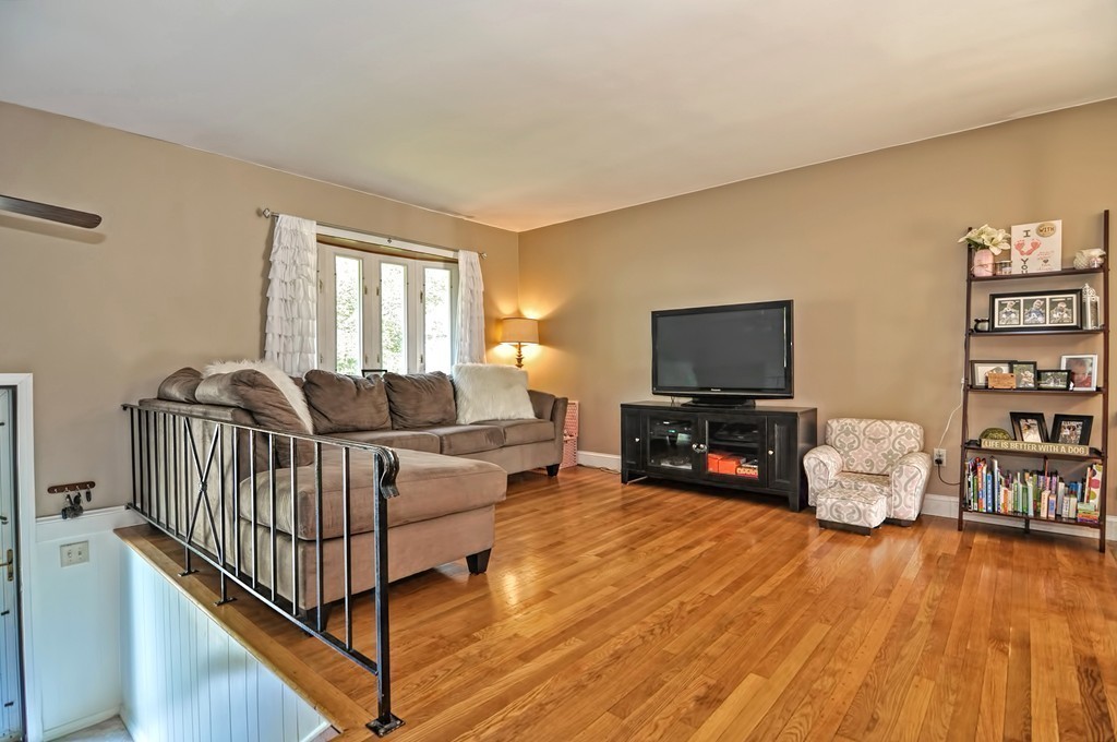 34 Robin Road Northbridge, MA 01588 - Photo 8 of 30 Gallery Image 8