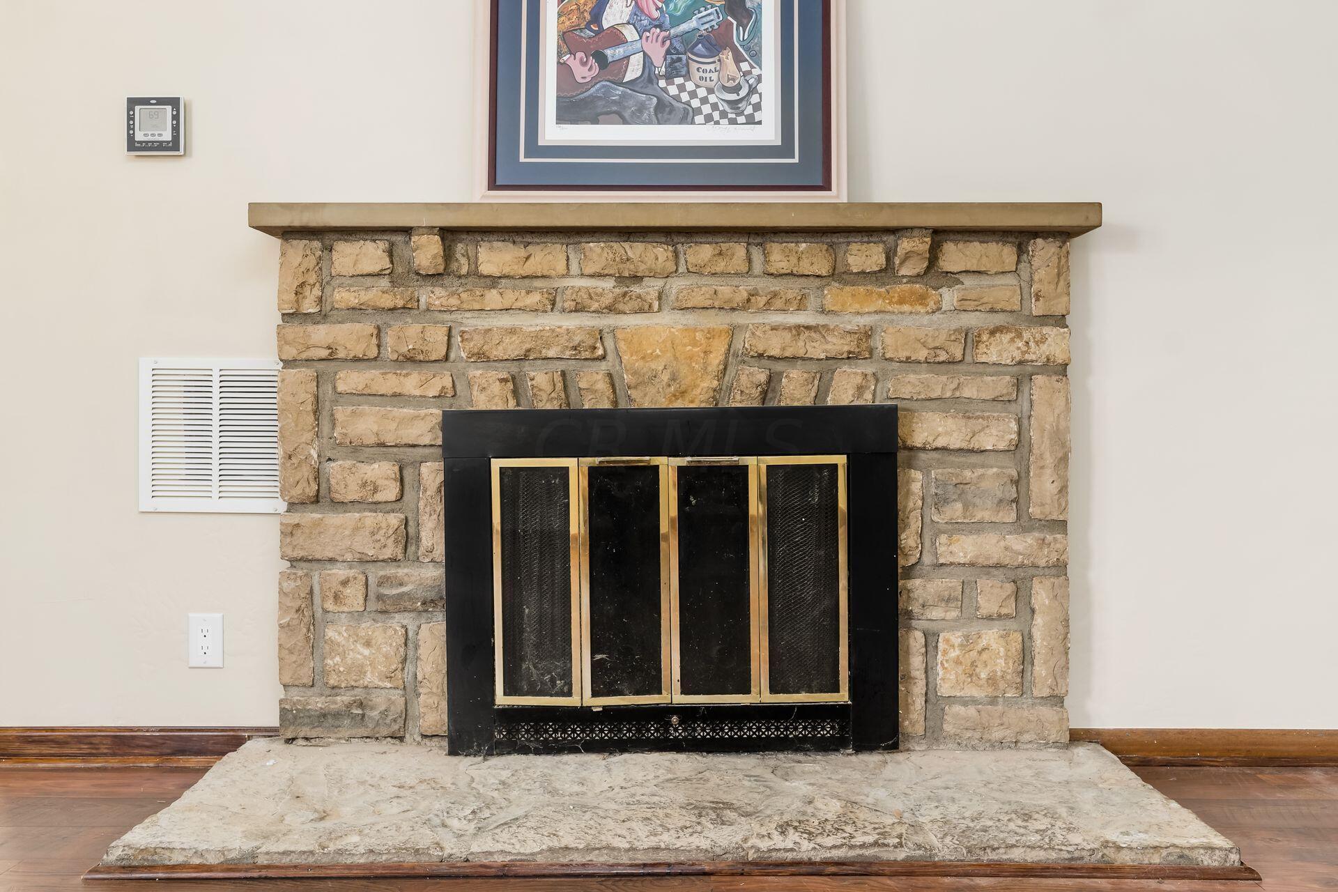 59 North Ashburton Road Columbus, OH 43213 - Photo 9 of 36 Wood Burning Fireplace