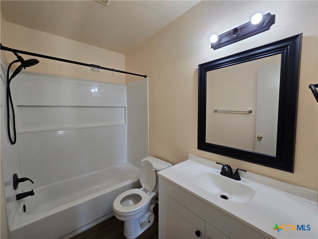 1206 Industrial Boulevard, Unit B Killeen, TX 76549 - Photo 4 of 13 a bathroom with a sink mirror toilet and bathtub
