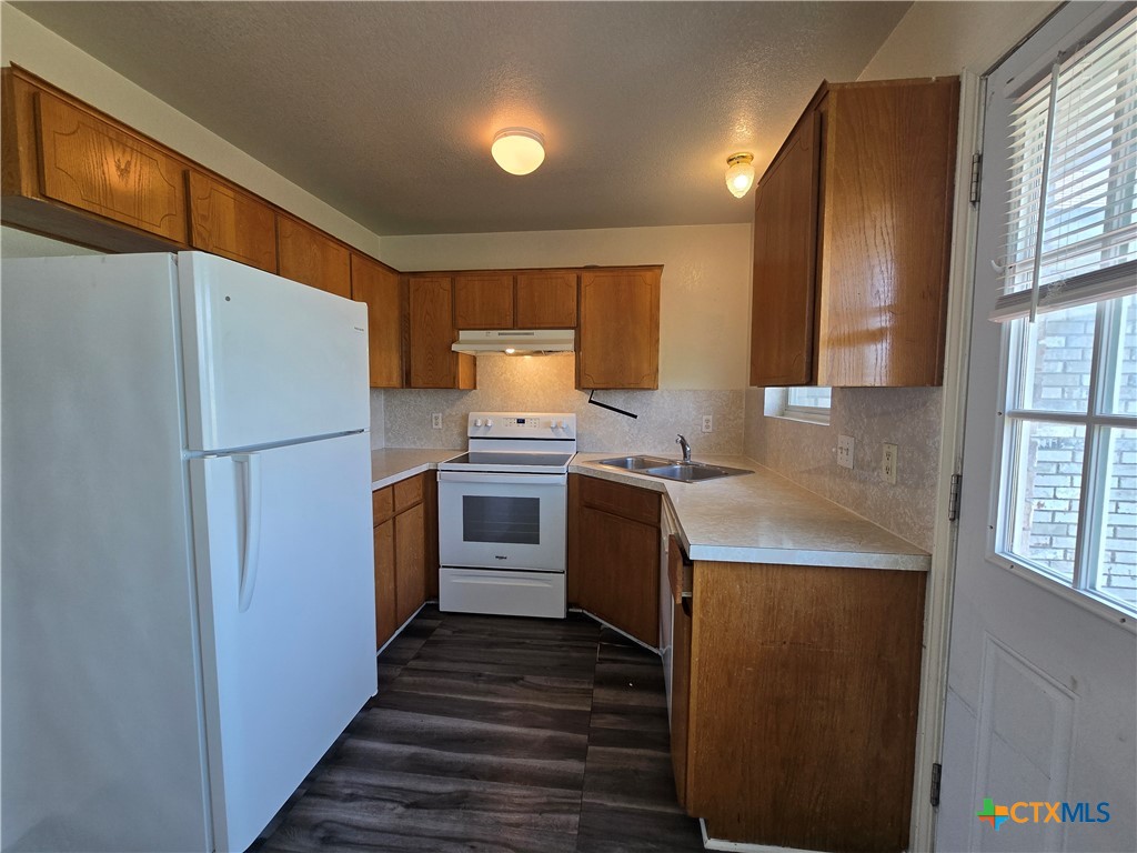 1206 Industrial Boulevard, Unit B Killeen, TX 76549 - Photo 8 of 13 a kitchen with a refrigerator sink and stove
