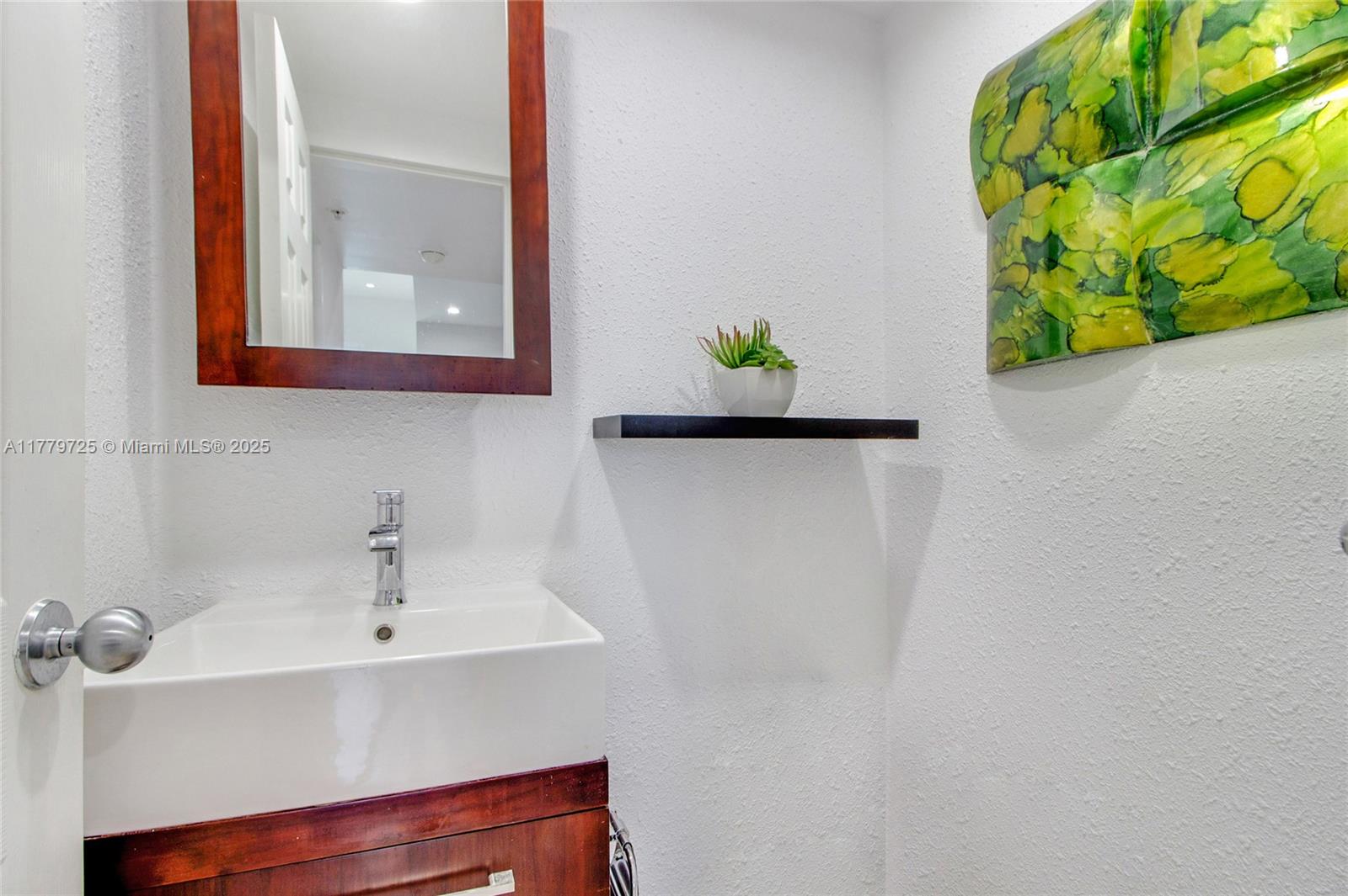 1500 Bay Road, Unit 1540S Miami Beach, FL 33139 - Photo 11 of 24 Half bath