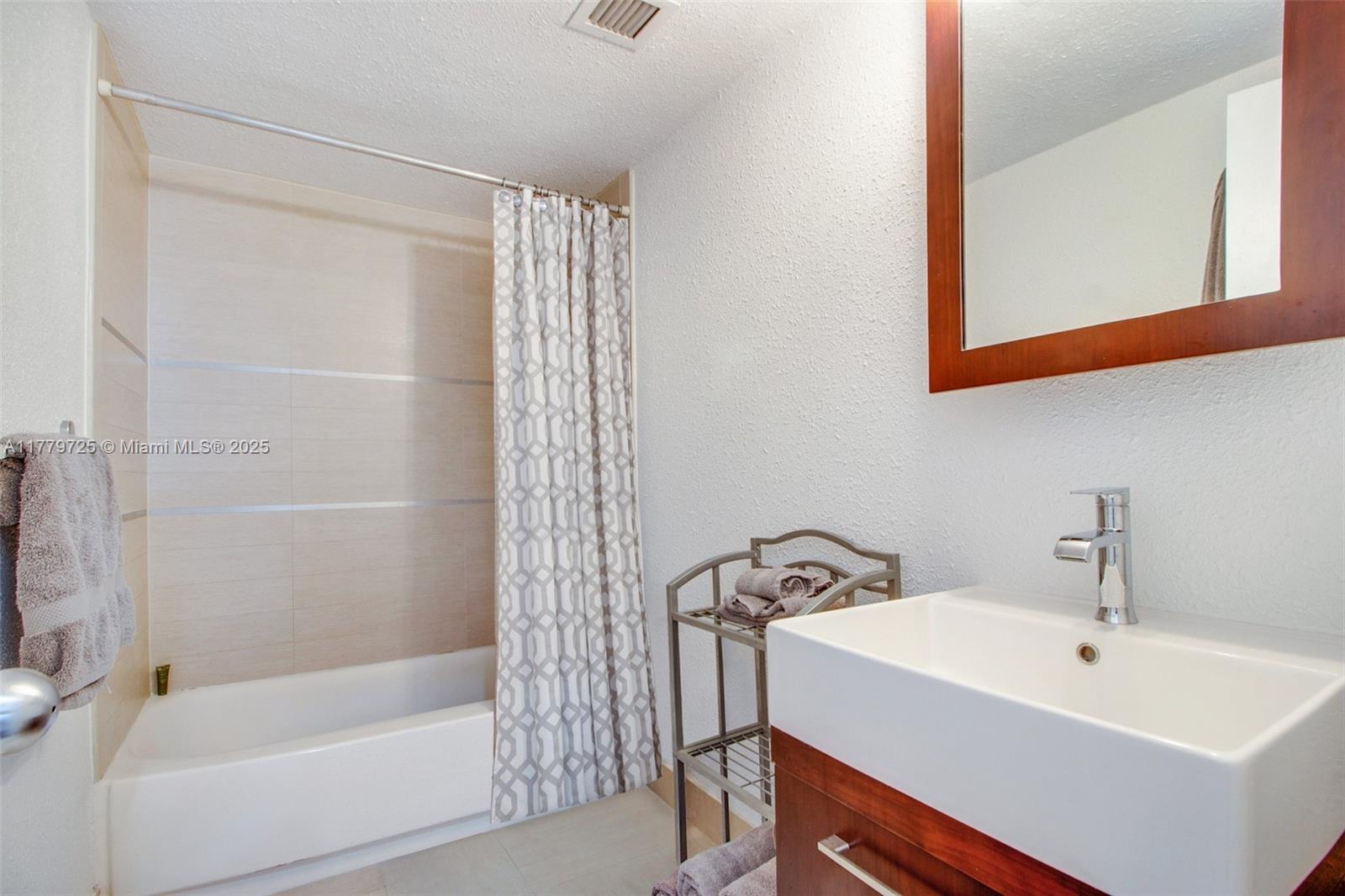 1500 Bay Road, Unit 1540S Miami Beach, FL 33139 - Photo 8 of 24 Gallery Image 8
