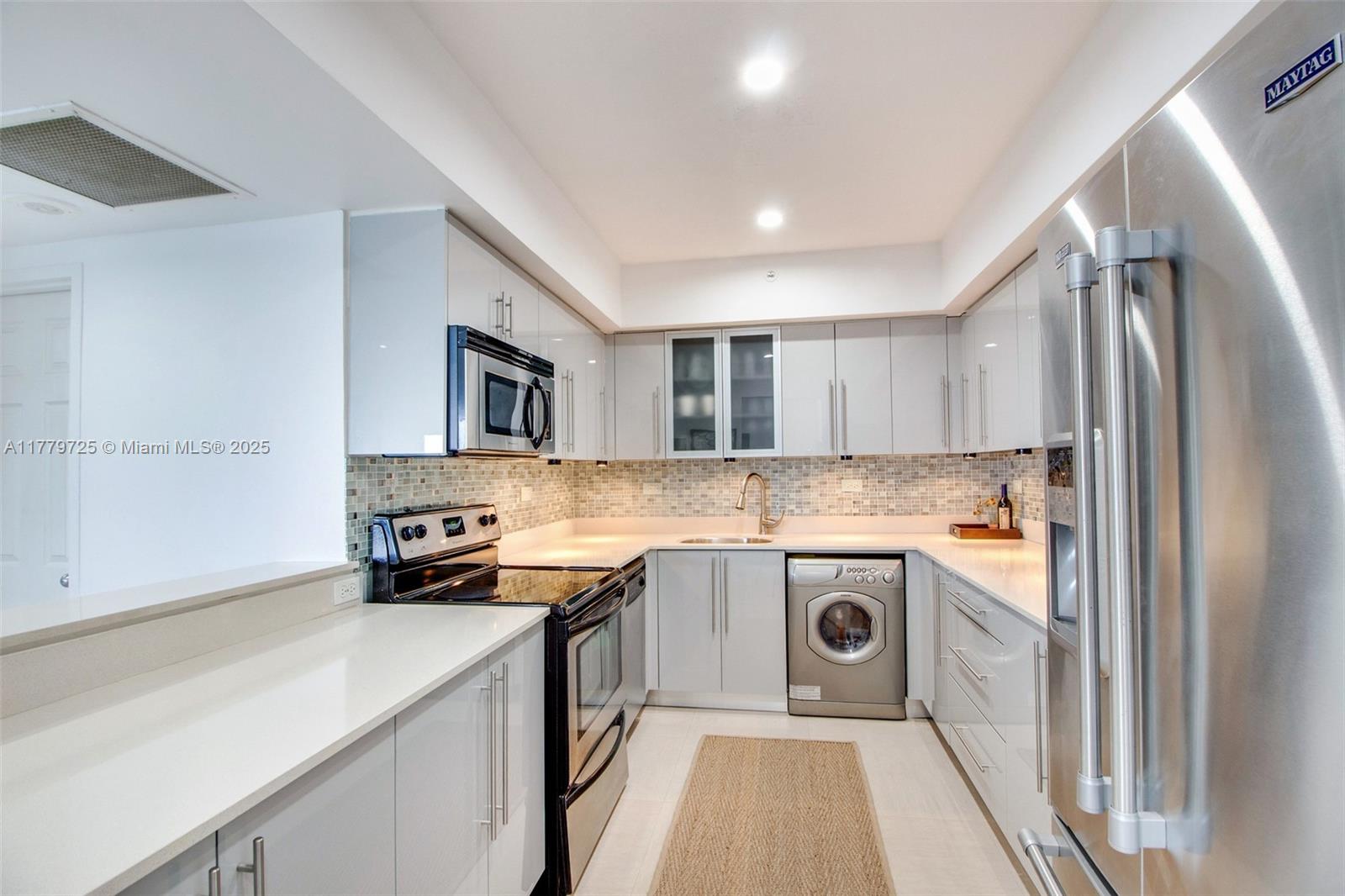 1500 Bay Road, Unit 1540S Miami Beach, FL 33139 - Photo 9 of 24 Gallery Image 9