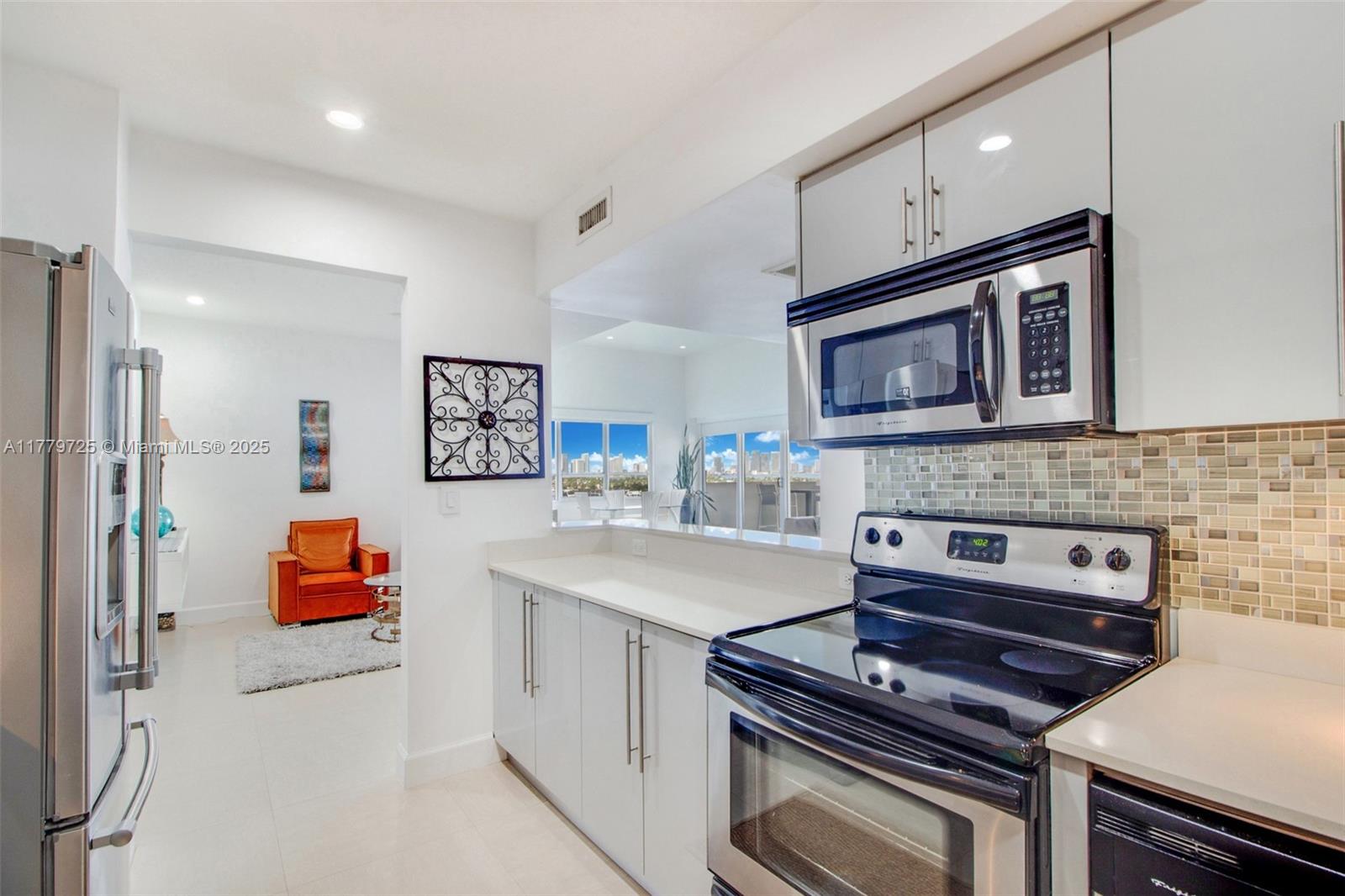 1500 Bay Road, Unit 1540S Miami Beach, FL 33139 - Photo 10 of 24 Gallery Image 10