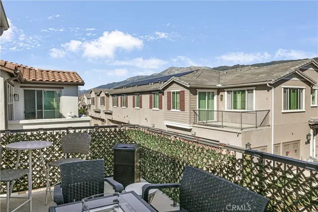 $560,000 | 5604 Altamura Way, Unit 11, Fontana, CA 92336