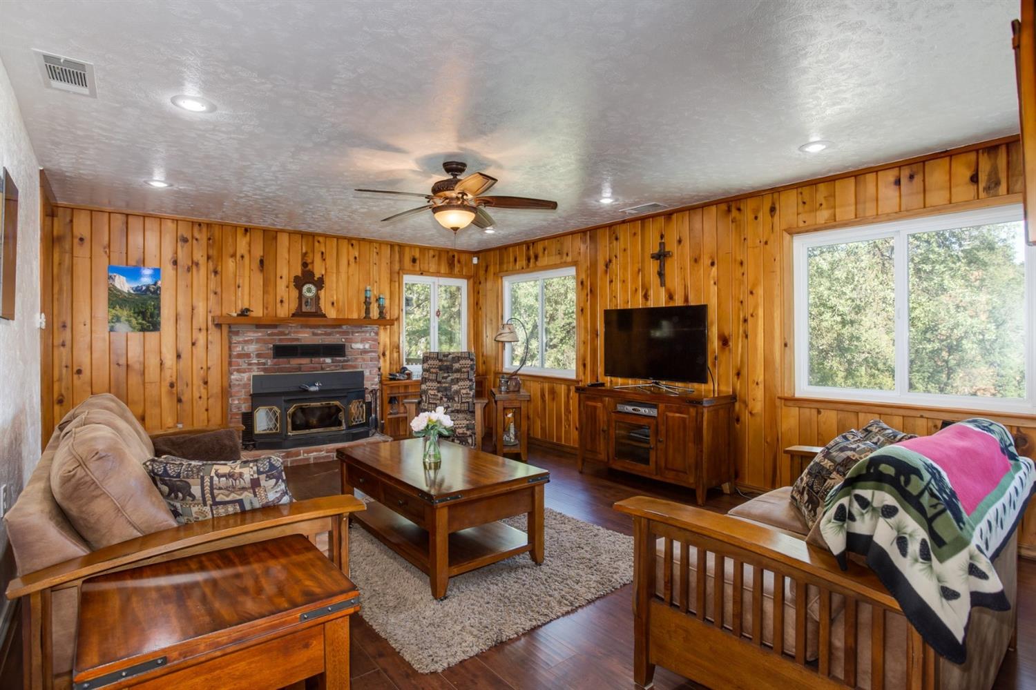 42919 Springwood Road Oakhurst, CA 93644 - Photo 8 of 29 Gallery Image 8